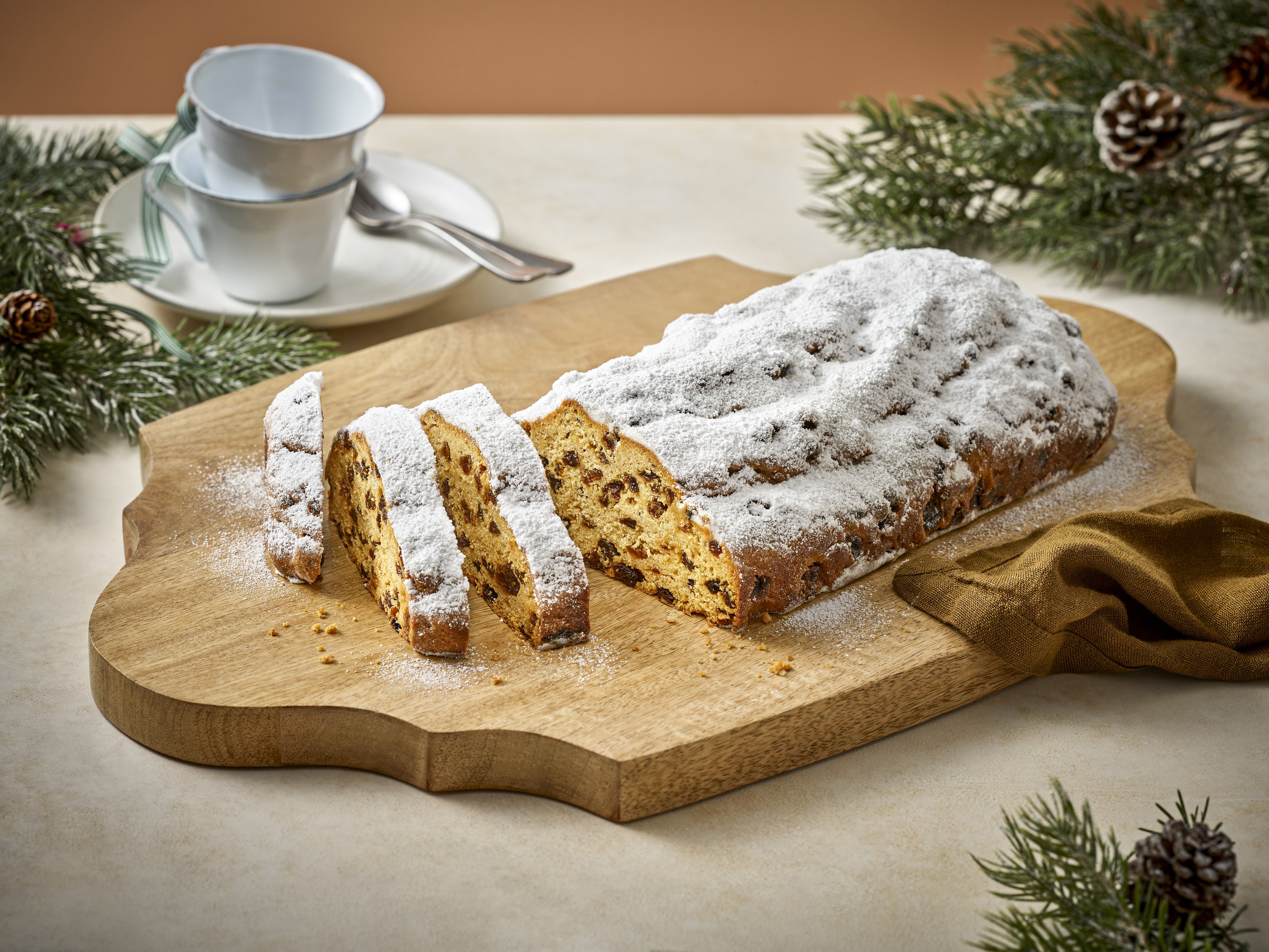 61520_NbgChristmStollenMarzi1000_Mo1_2026